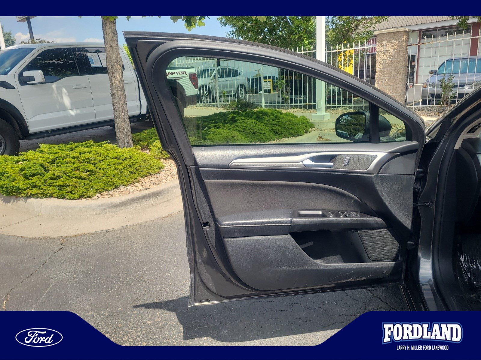 Used 2017 Ford Fusion SE w/ Fusion SE Technology Package FWD image 13