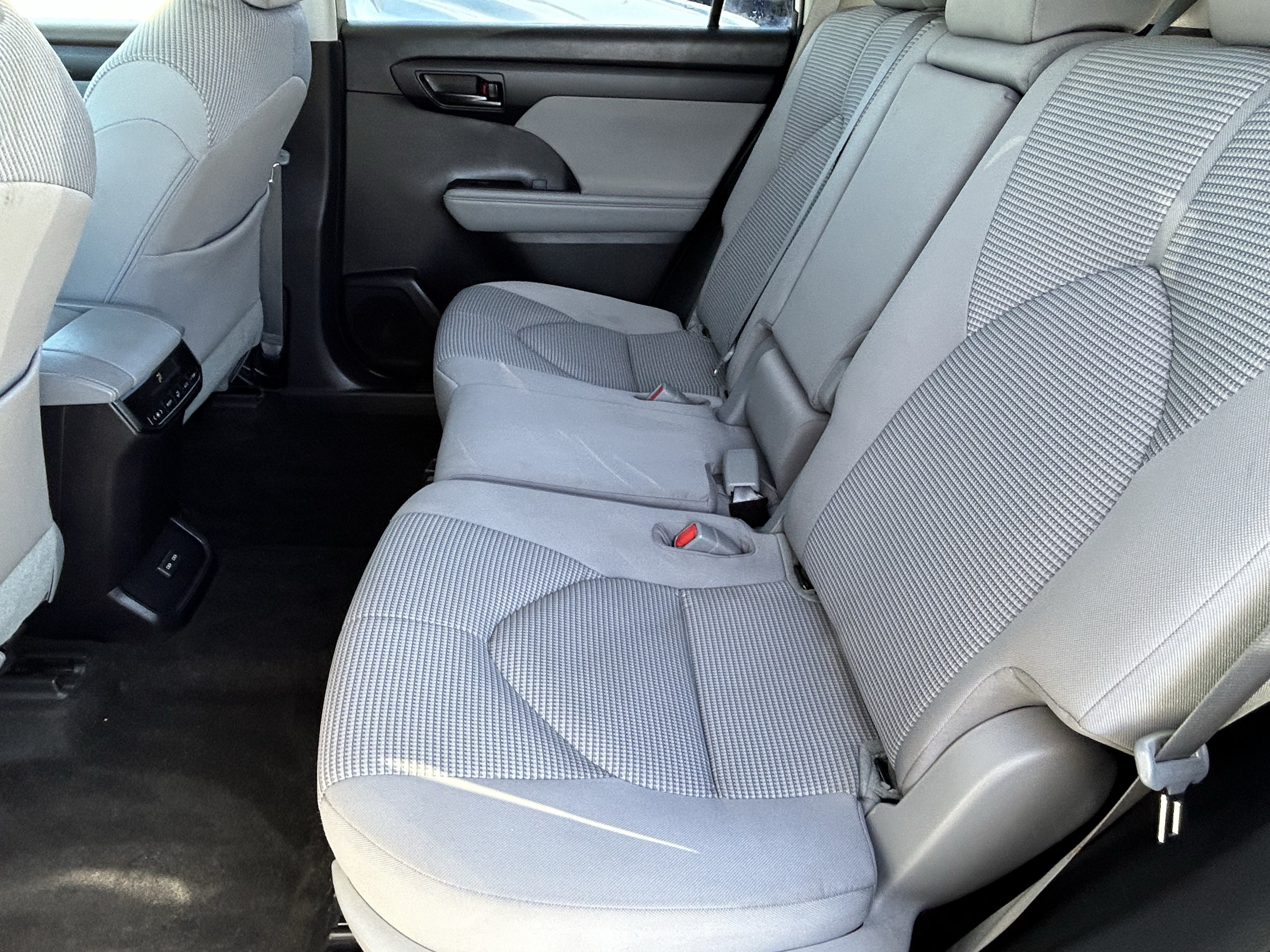 Certified 2023 Toyota Highlander LE FWD image 15