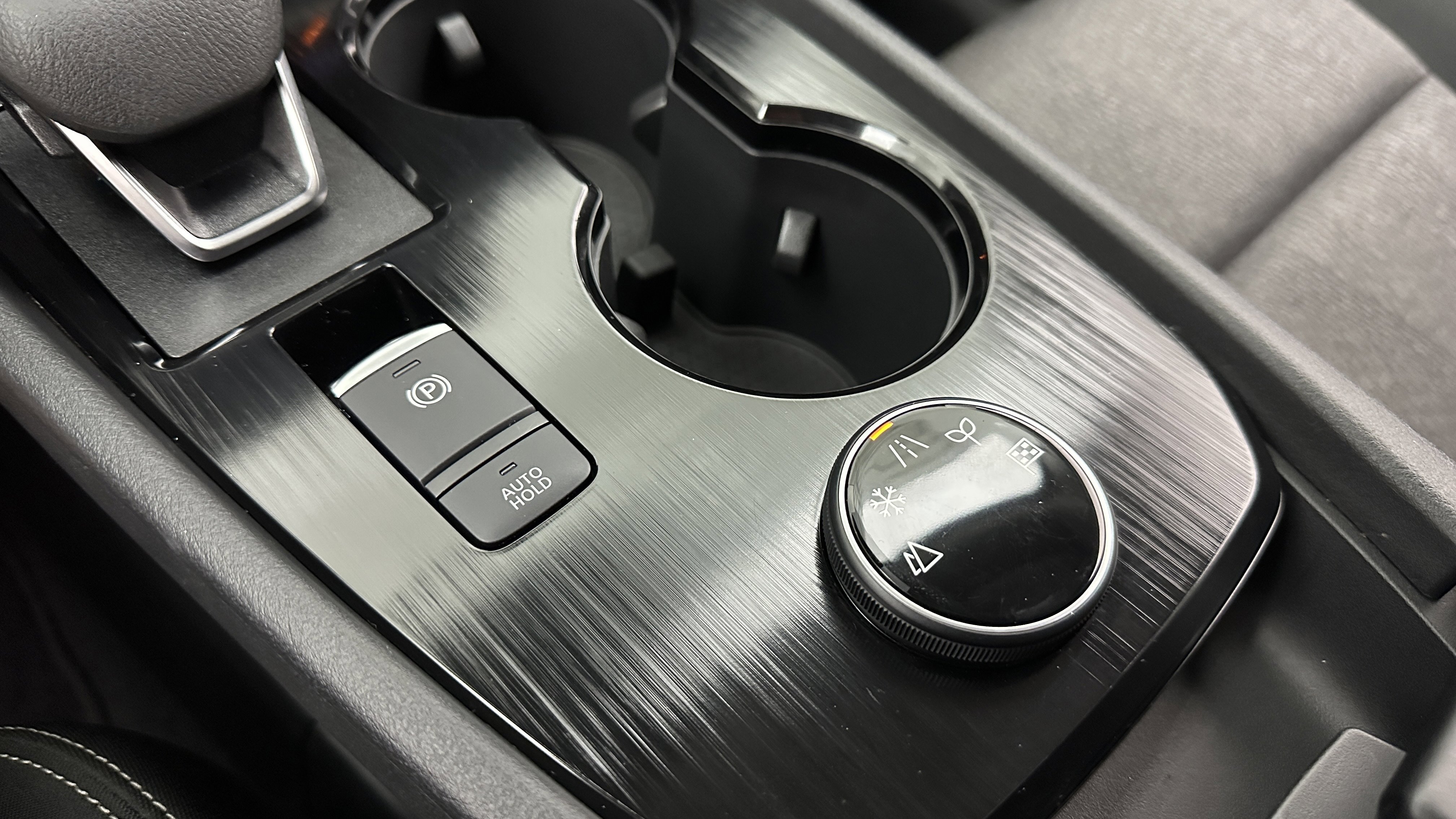 Used 2025 Nissan Rogue SV image 14