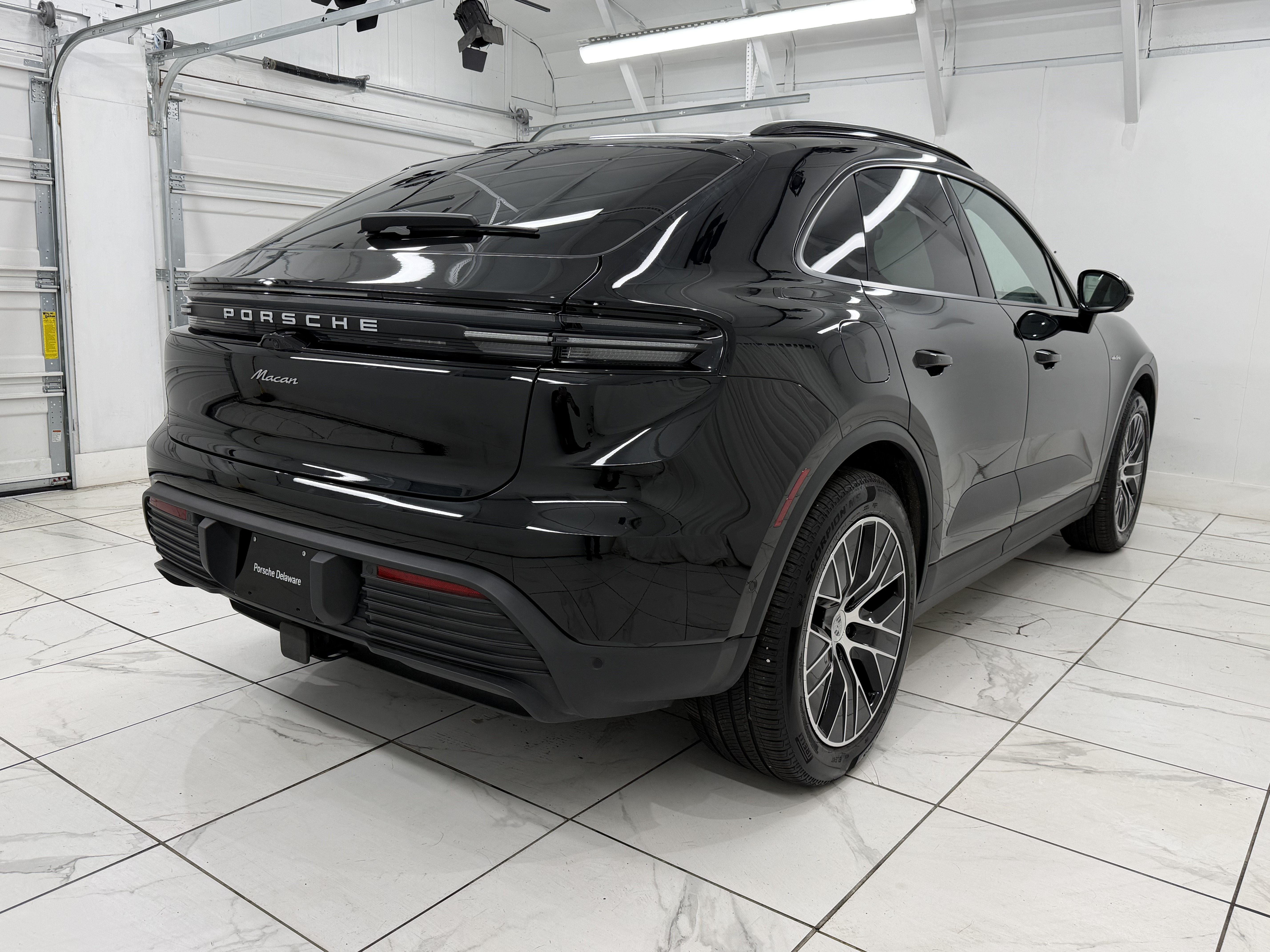Certified 2025 Porsche Macan Electric RWD image 12