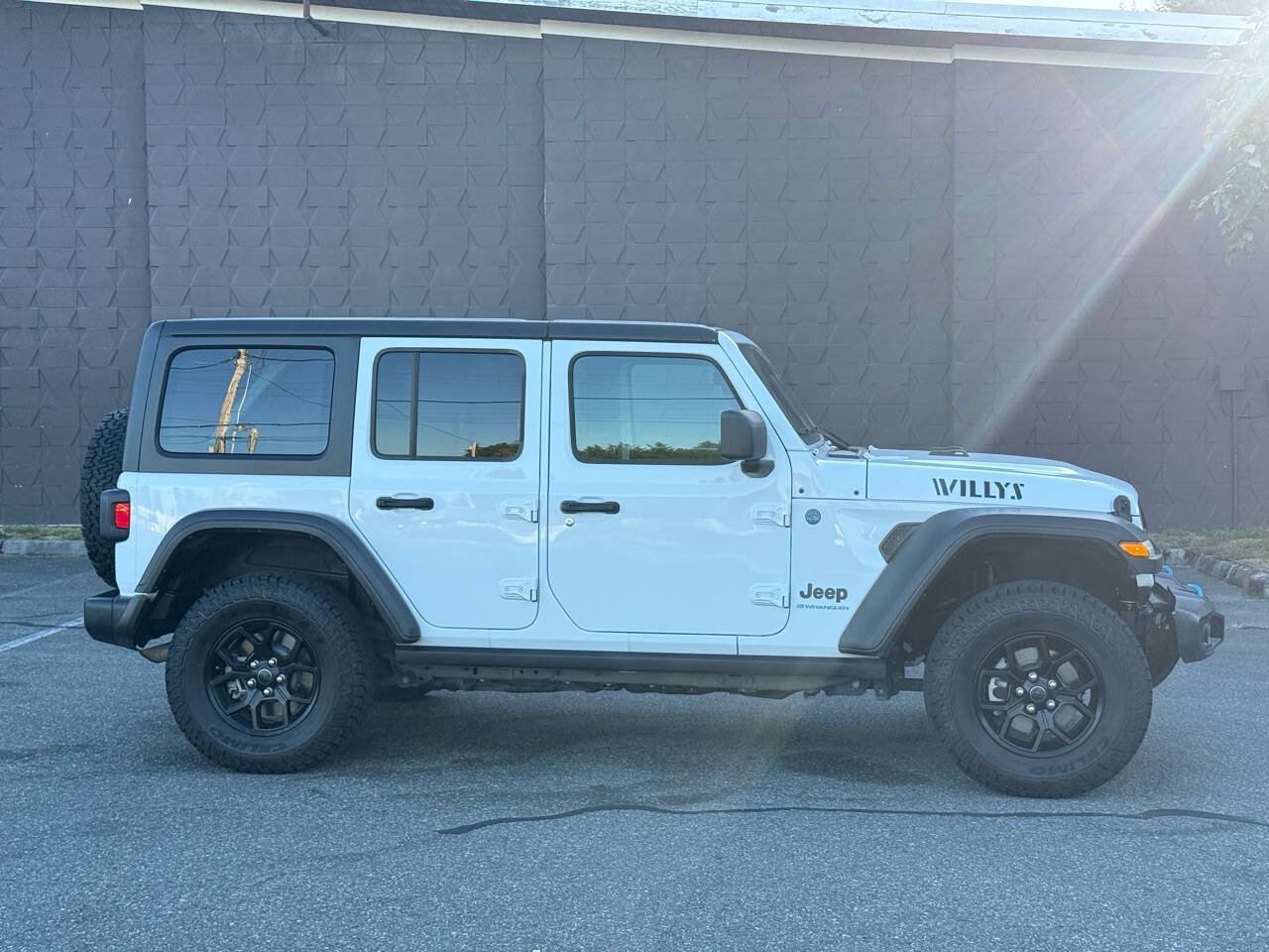 Used 2024 Jeep Wrangler Unlimited AWD/4WD image 5