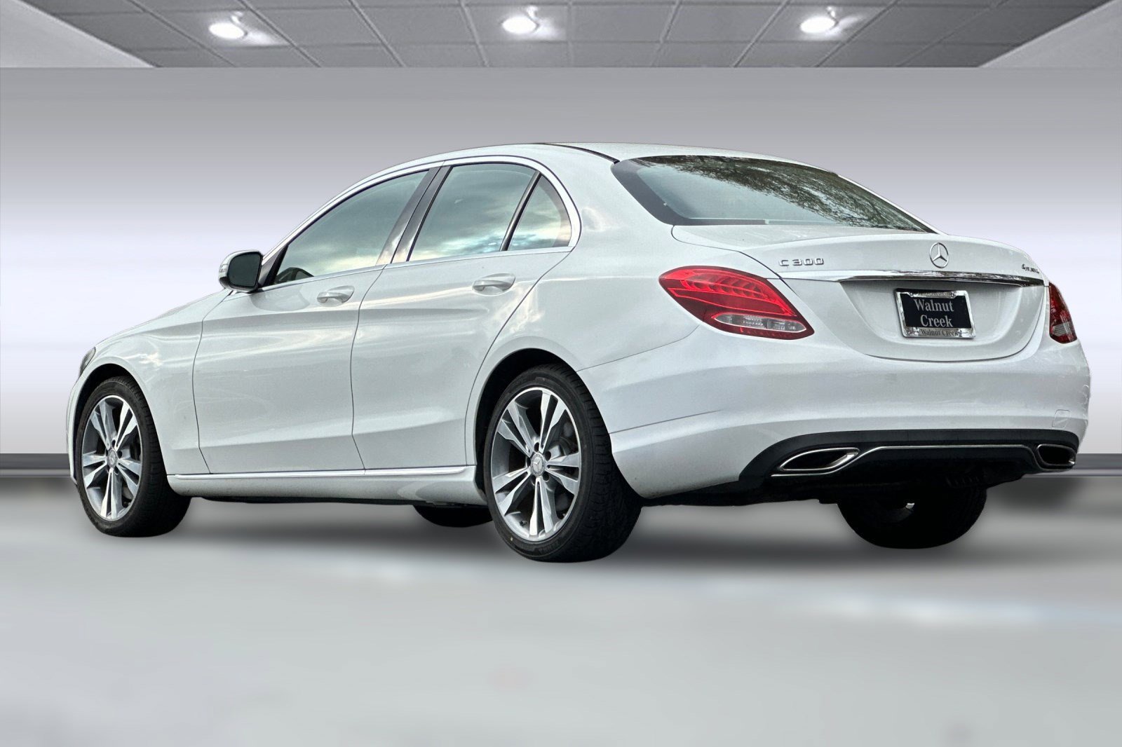 Used 2015 Mercedes-Benz C 300 4MATIC Sedan image 3