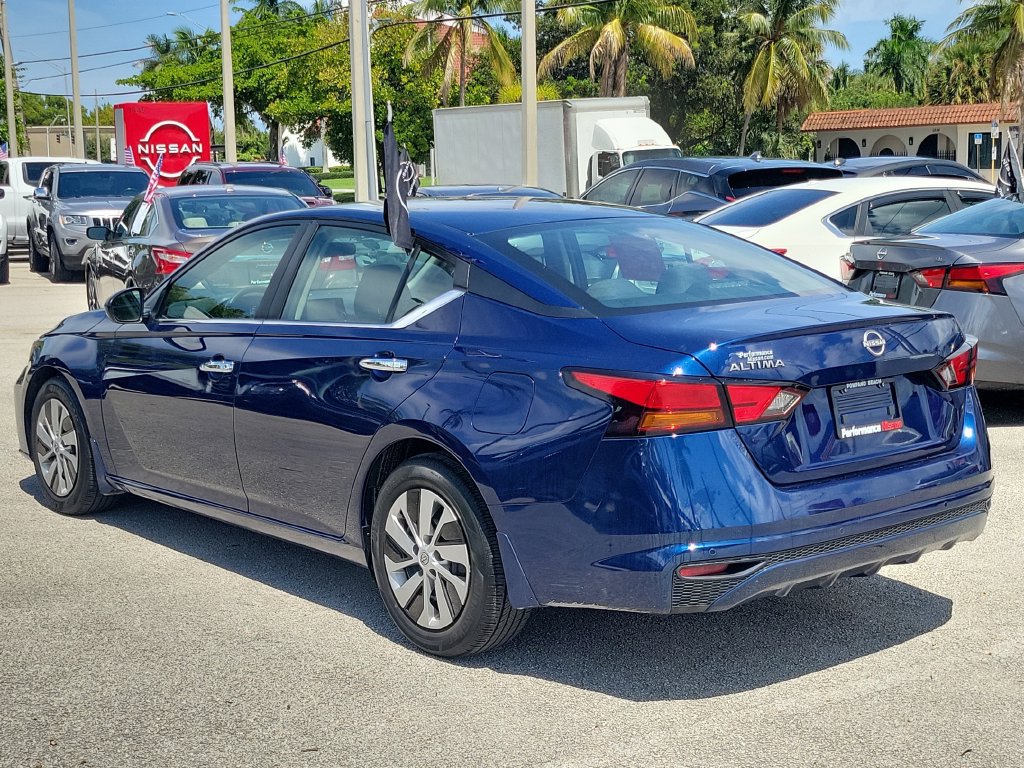 Certified 2024 Nissan Altima 2.5 S FWD image 9