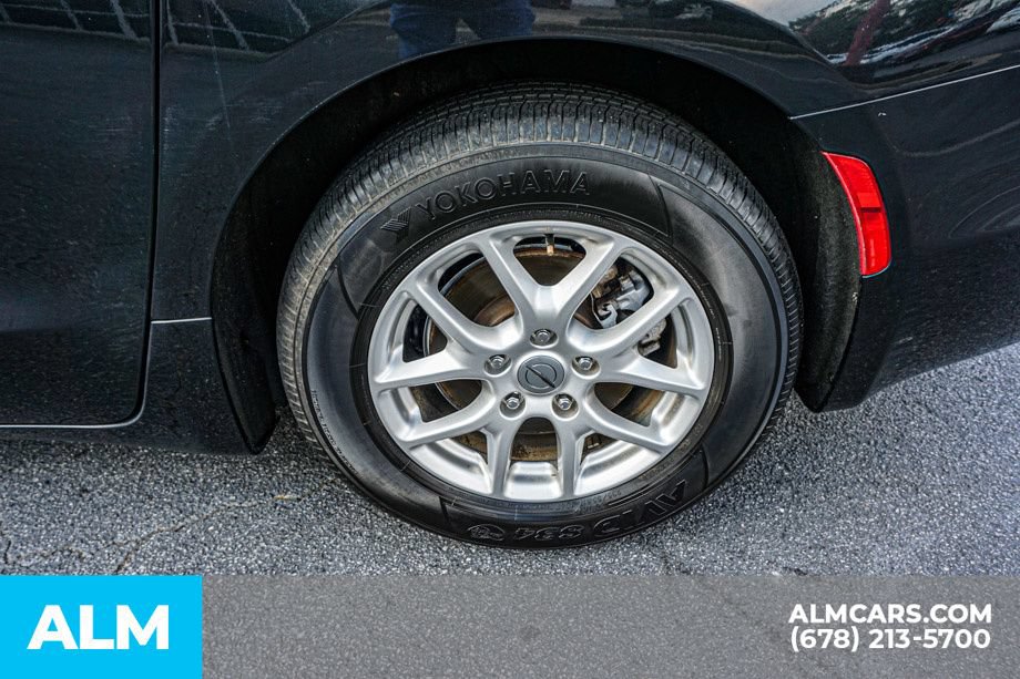 Used 2023 Chrysler Pacifica Touring-L FWD image 16