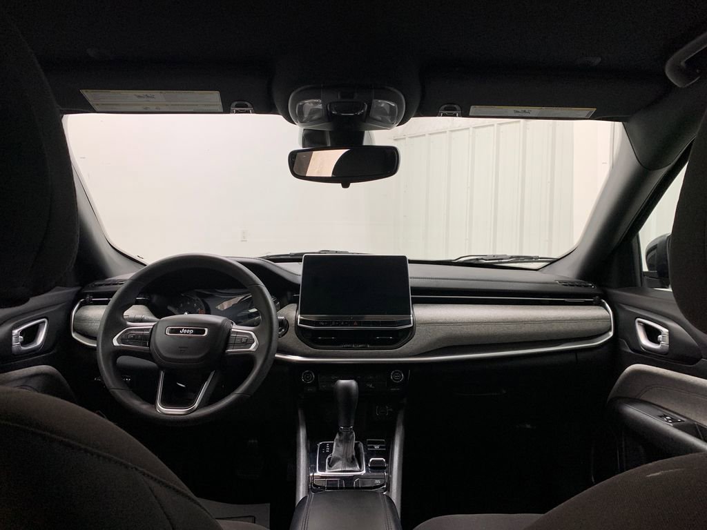 Used 2023 Jeep Compass Sport image 18