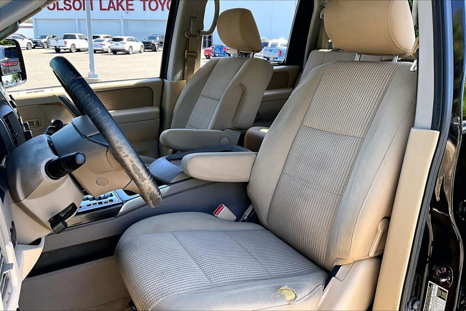 Used 2014 Nissan Titan SV w/ SV Premium Utility Package AWD/4WD image 7