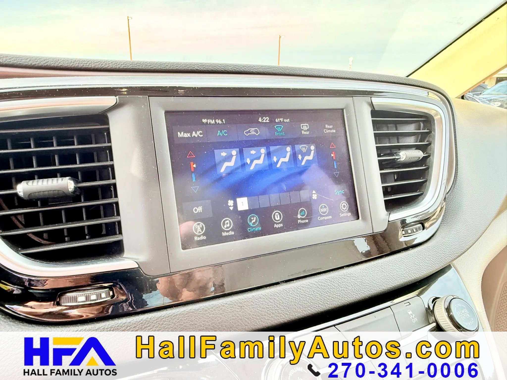 Used 2021 Chrysler Voyager Lxi image 22