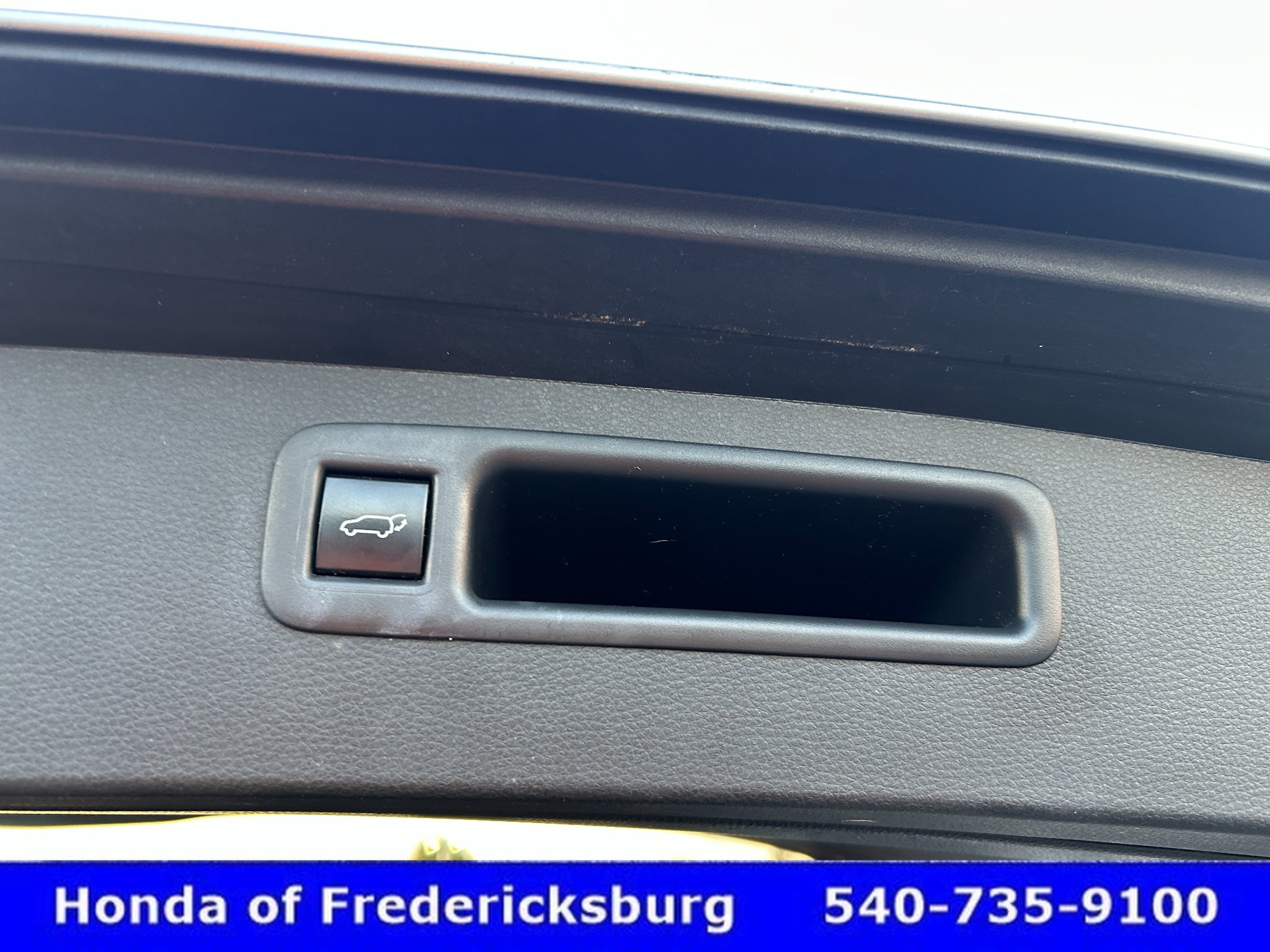 Used 2023 Toyota Highlander LE FWD image 13