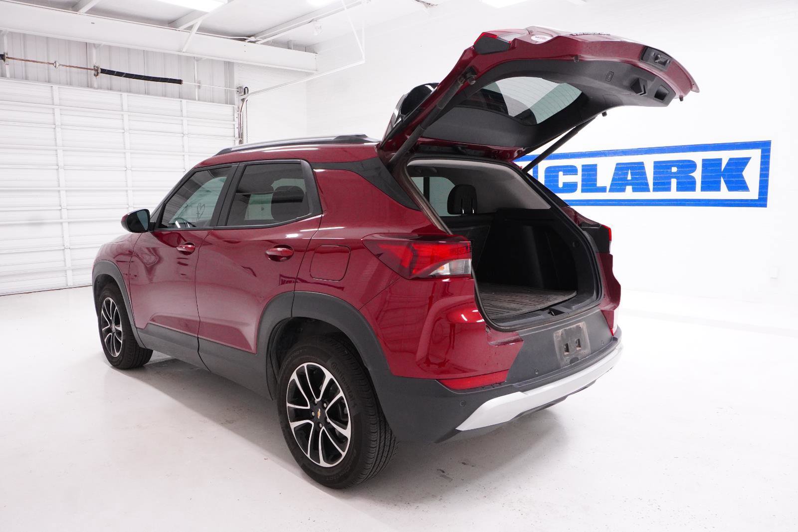 Used 2025 Chevrolet TrailBlazer LT w/ Convenience Package FWD image 8