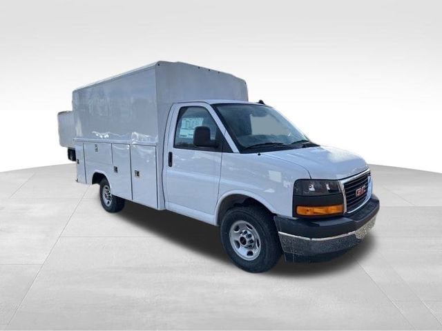 New 2025 GMC Savana 3500 w/ Power Convenience Package RWD image 3