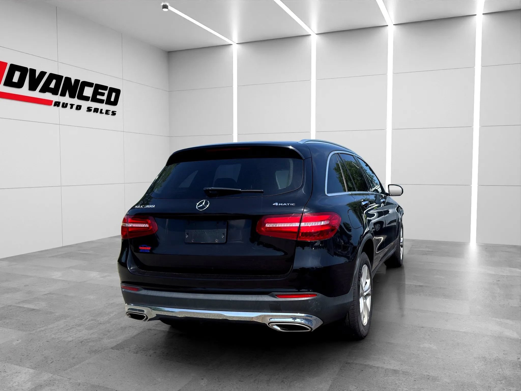 Used 2017 Mercedes-Benz GLC 300 4MATIC image 7