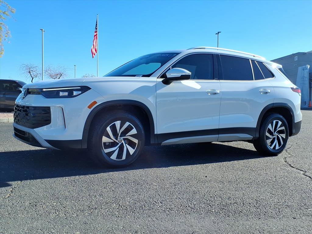 Certified 2025 Volkswagen Tiguan S image 3