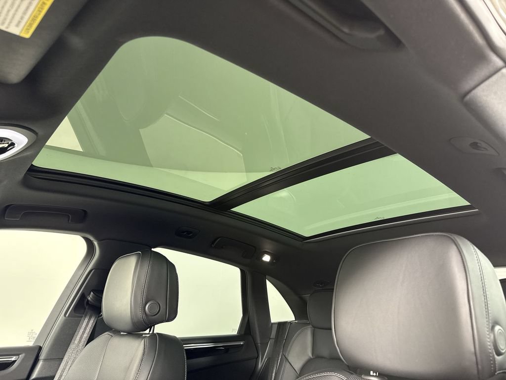 Certified 2025 Porsche Macan S AWD/4WD image 41
