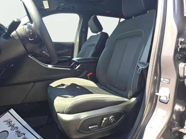 Certified 2025 Jeep Grand Cherokee Laredo X AWD/4WD image 10