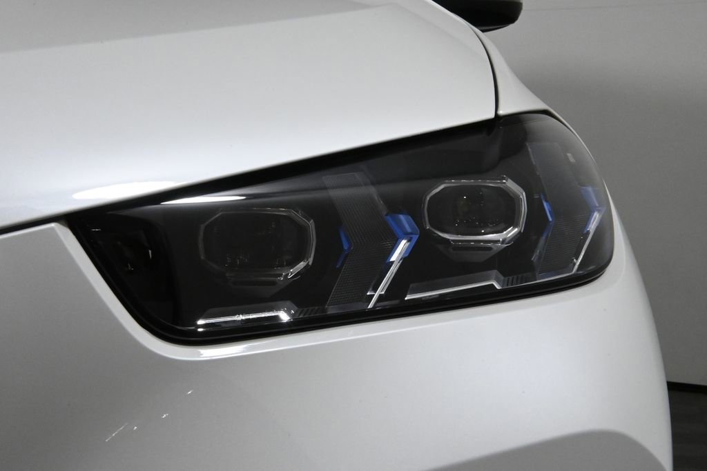 Used 2026 BMW X5 xDrive50e w/ M Sport Package image 11