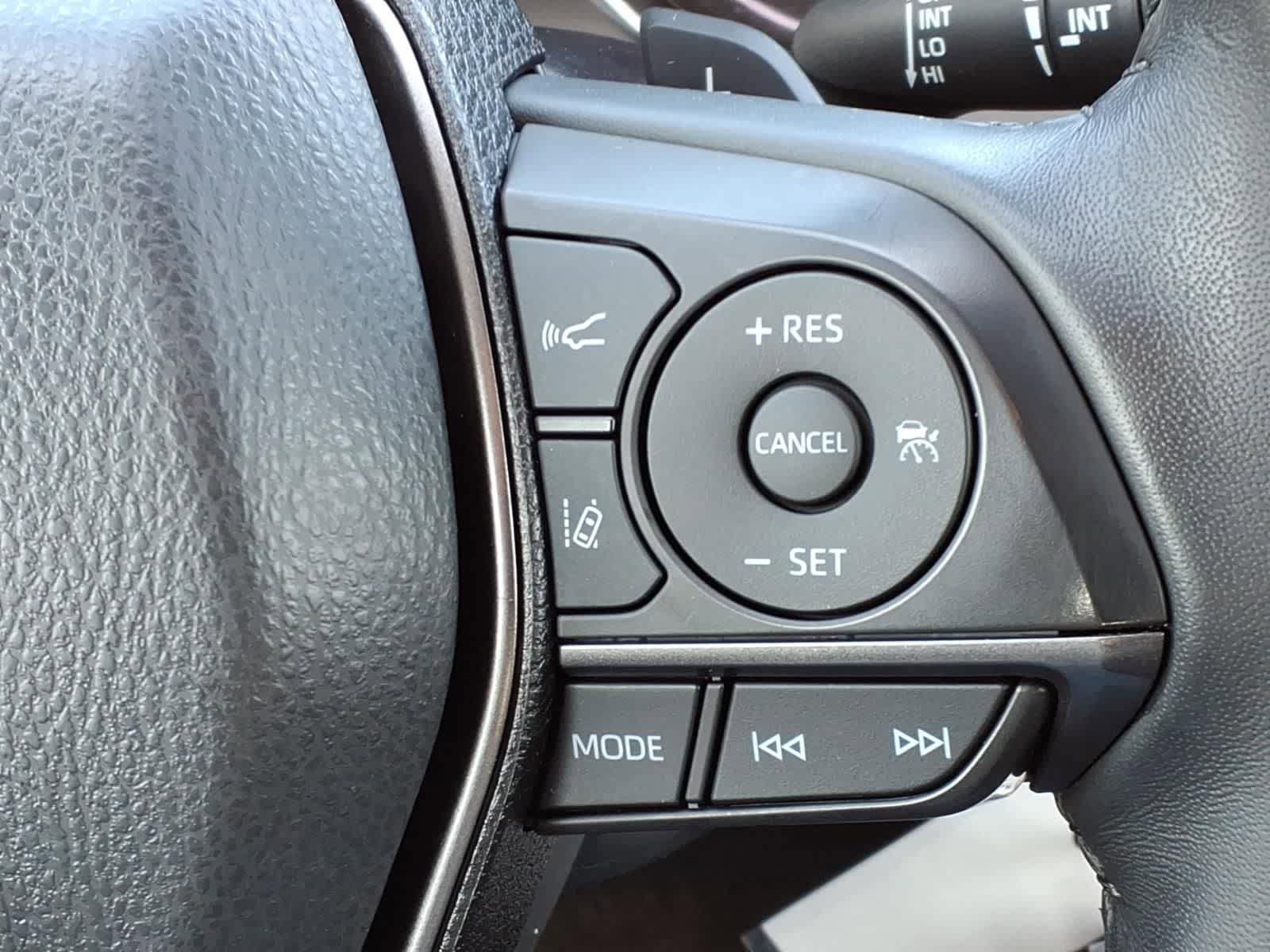 Used 2023 Toyota Camry SE image 18