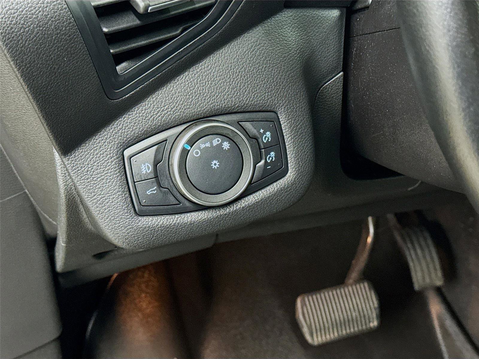 Used 2019 Ford Escape SE image 9