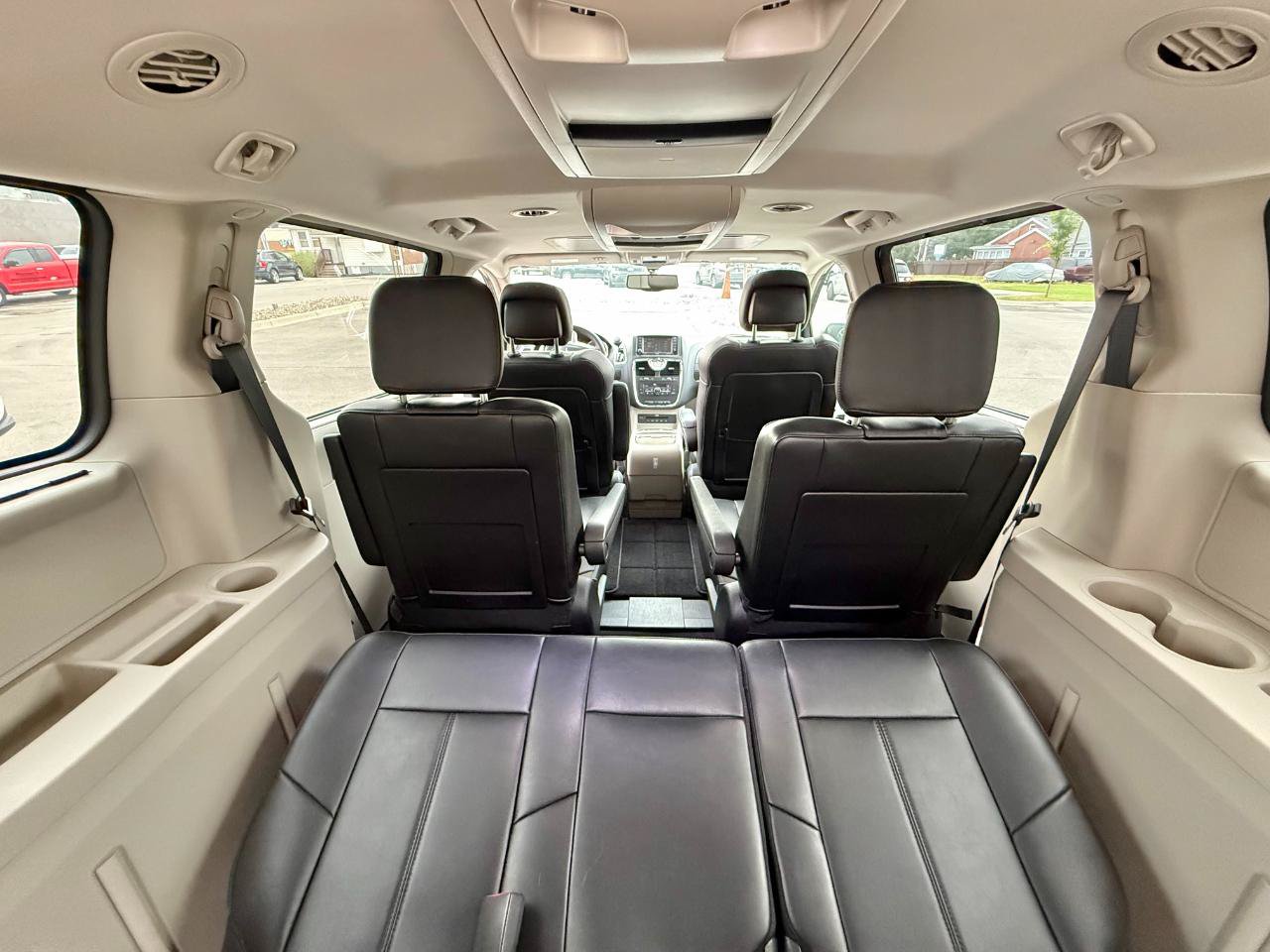 Used 2016 Chrysler Town & Country Limited Platinum w/ Trailer Tow Group FWD image 18
