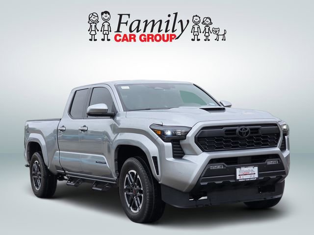 Used 2024 Toyota Tacoma TRD Sport w/ TRD Sport Upgrade Package AWD/4WD image 2