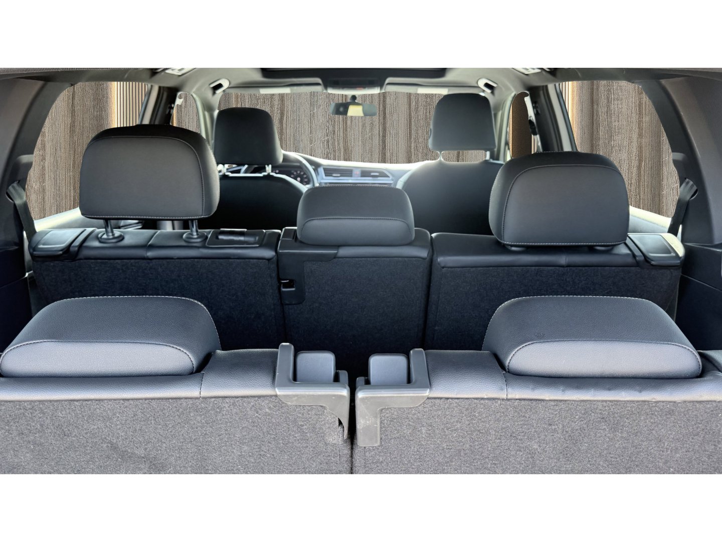 Used 2019 Volkswagen Tiguan SEL R-Line FWD image 4