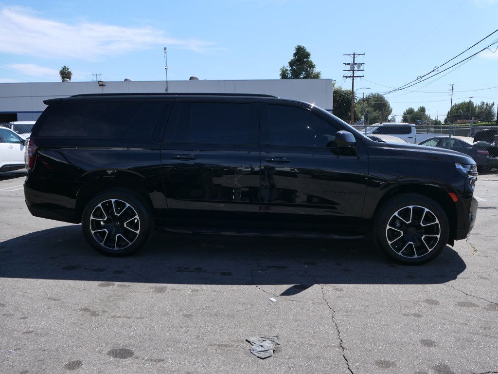 Used 2024 Chevrolet Suburban RST RWD image 2