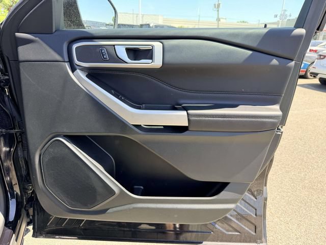 Used 2023 Ford Explorer XLT w/ Equipment Group 202A AWD/4WD image 8