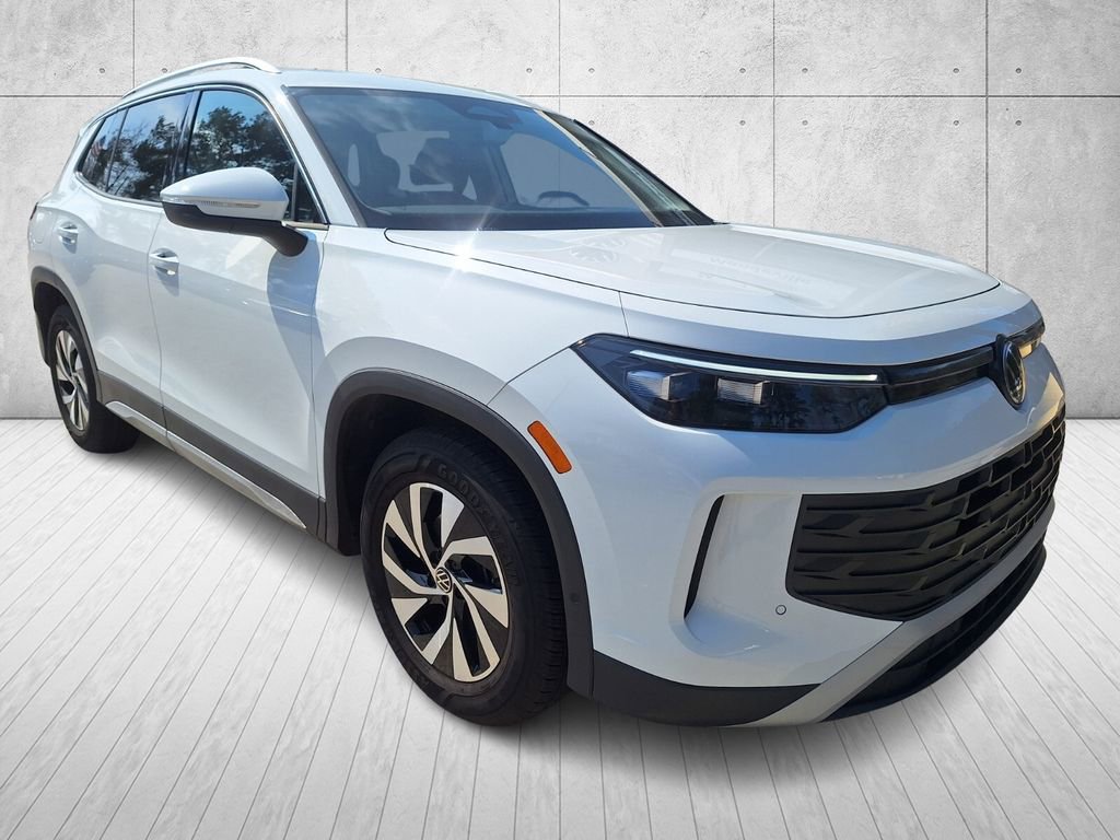Used 2025 Volkswagen Tiguan S image 7