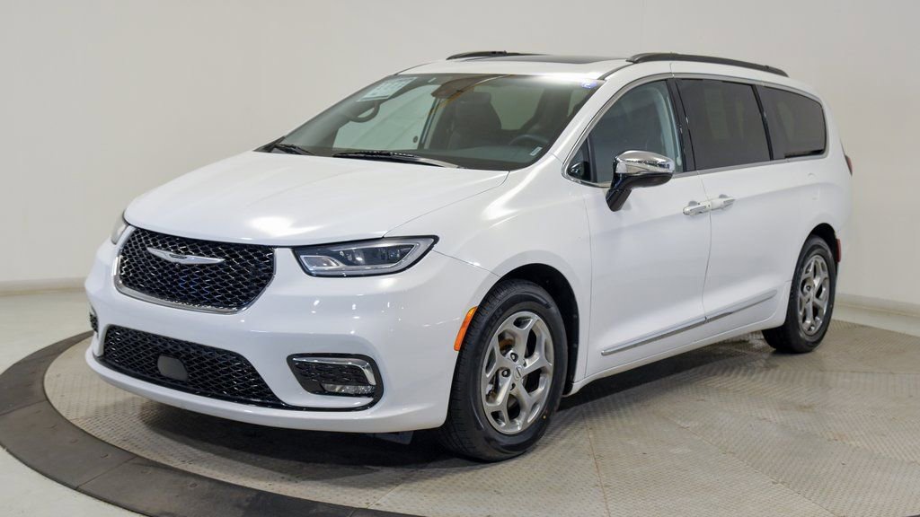 Used 2023 Chrysler Pacifica Limited image 6