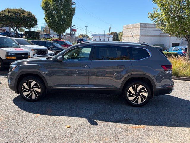 Used 2025 Volkswagen Atlas SEL AWD/4WD image 4