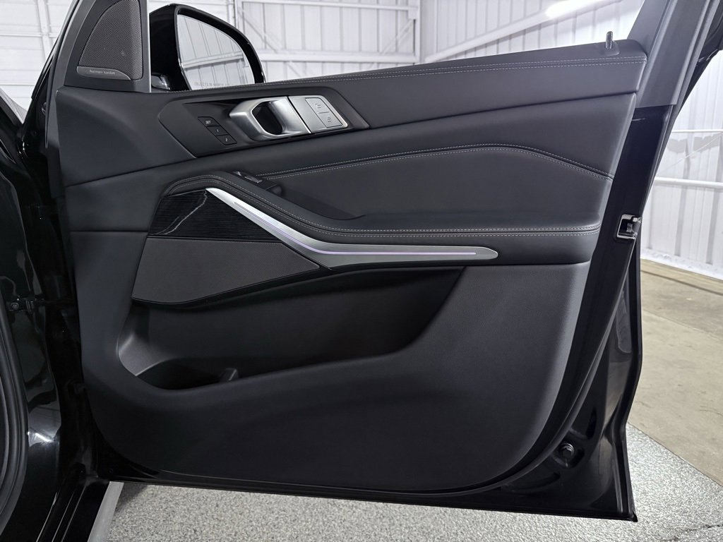 Used 2022 BMW X7 M50i image 35