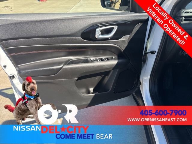 Used 2025 Jeep Compass Trailhawk image 14