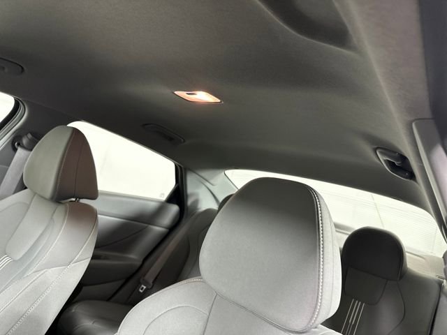 Used 2023 Hyundai Elantra SEL image 12