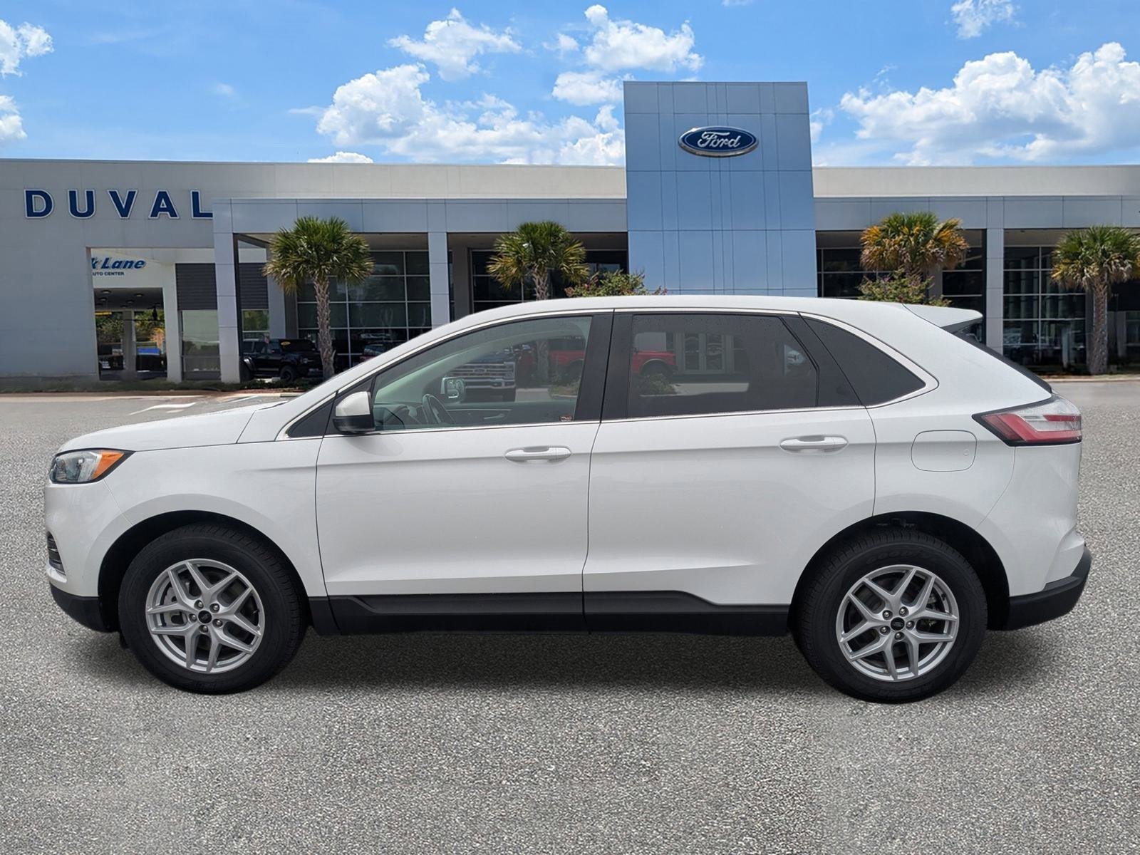 Used 2023 Ford Edge SEL image 7