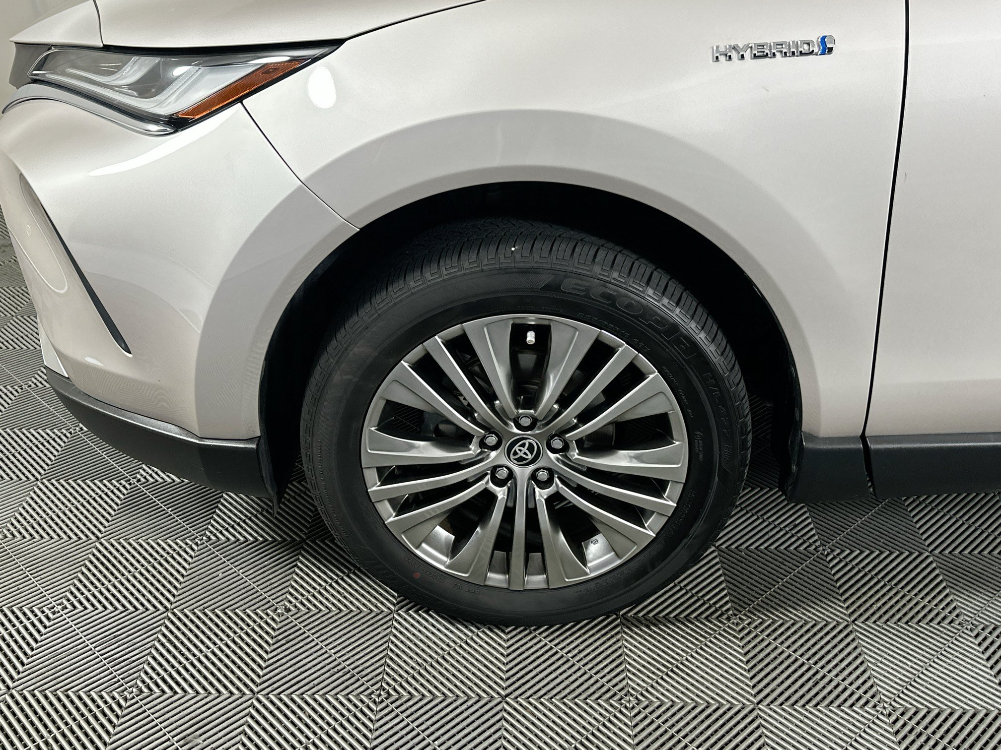 Used 2021 Toyota Venza Limited AWD/4WD image 11