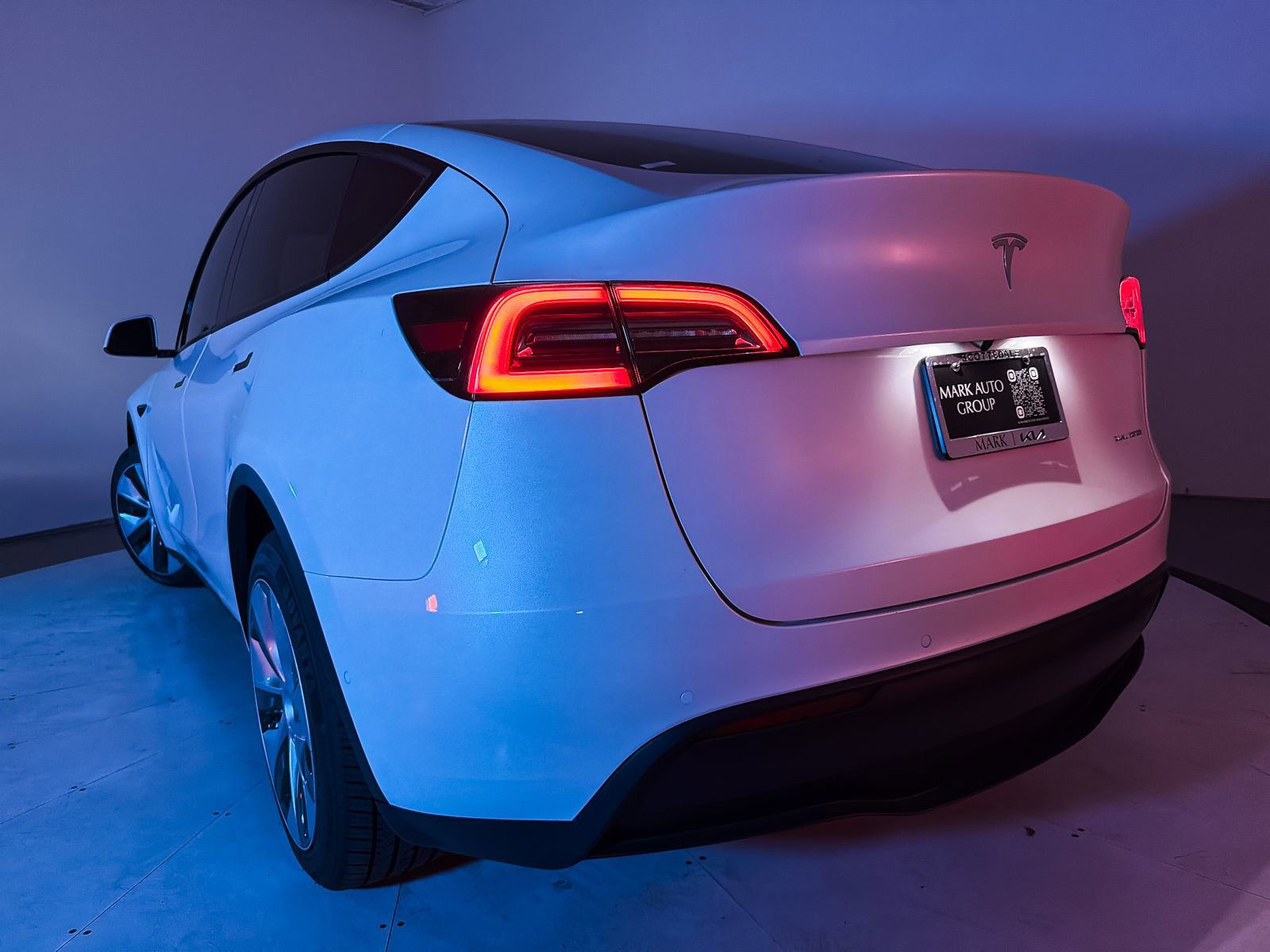 Used 2022 Tesla Model Y Long Range image 7
