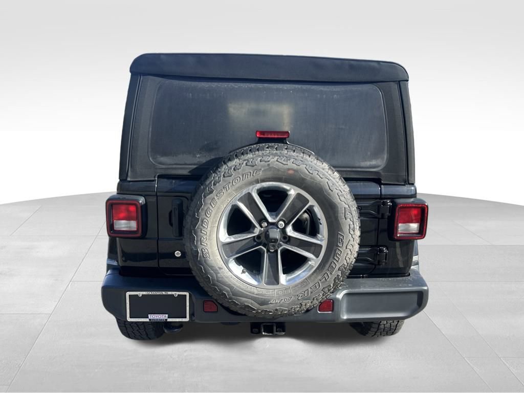 Used 2018 Jeep Wrangler Unlimited Sahara w/ Cold Weather Group image 4