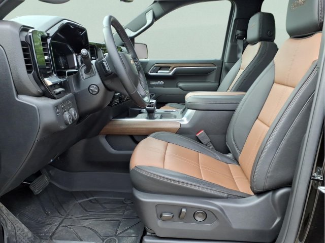 Used 2026 Chevrolet Silverado 1500 High Country w/ High Country Premium Package AWD/4WD image 19