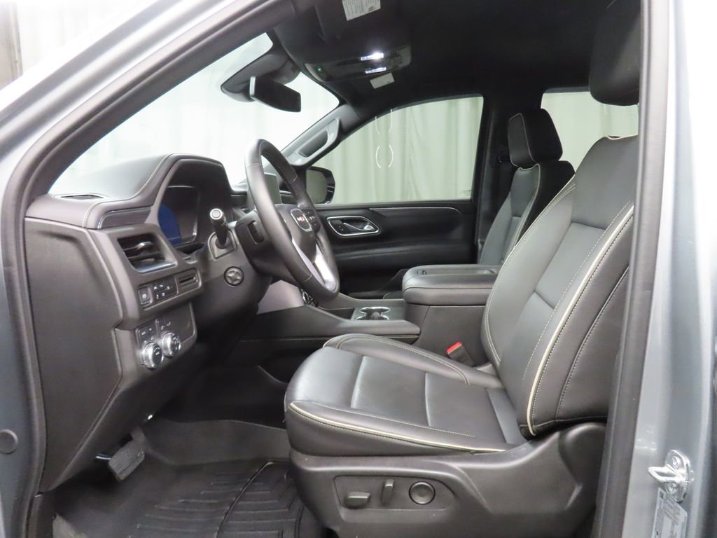 Used 2024 GMC Yukon SLT w/ SLT Luxury Package image 12