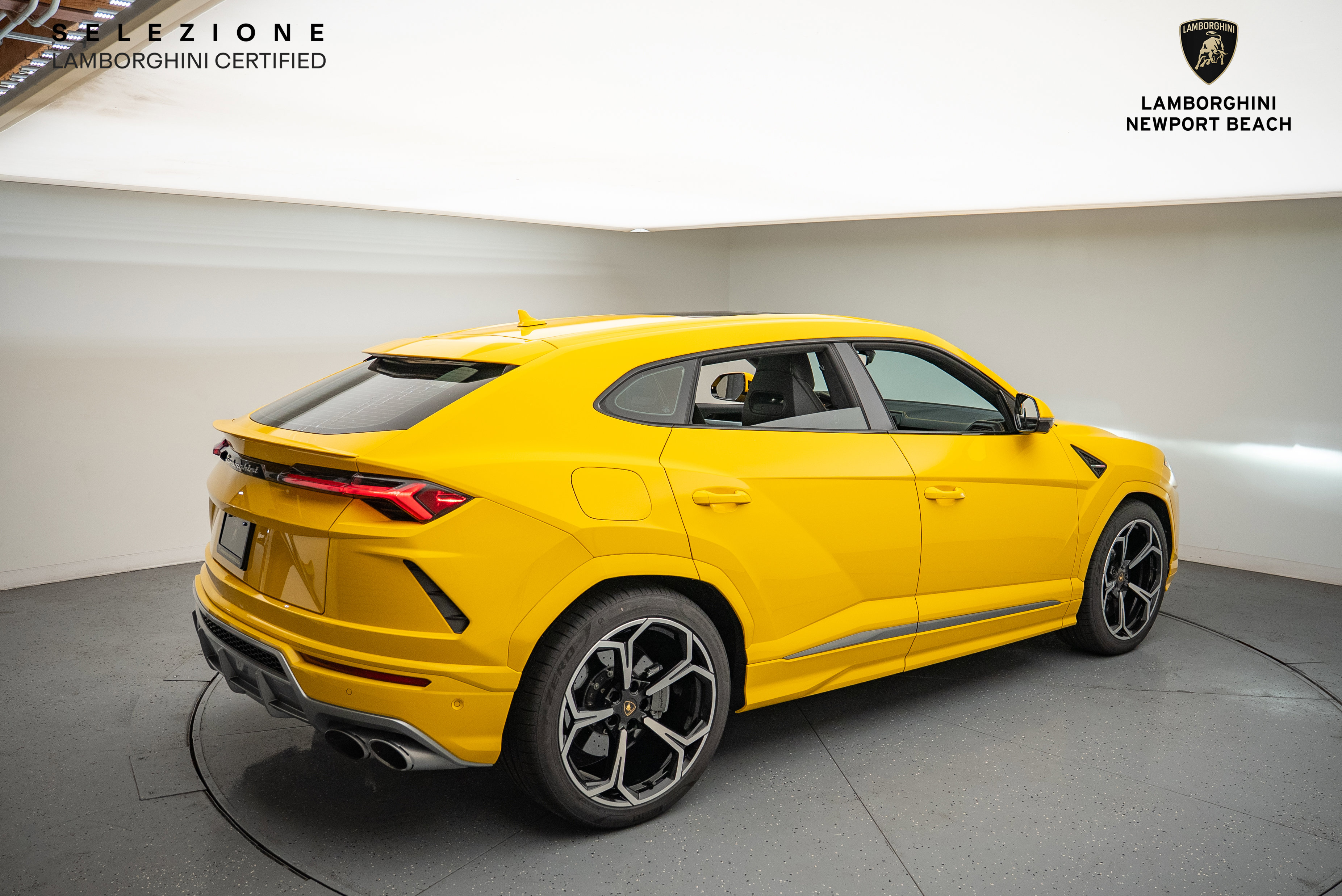 Used 2022 Lamborghini Urus image 18