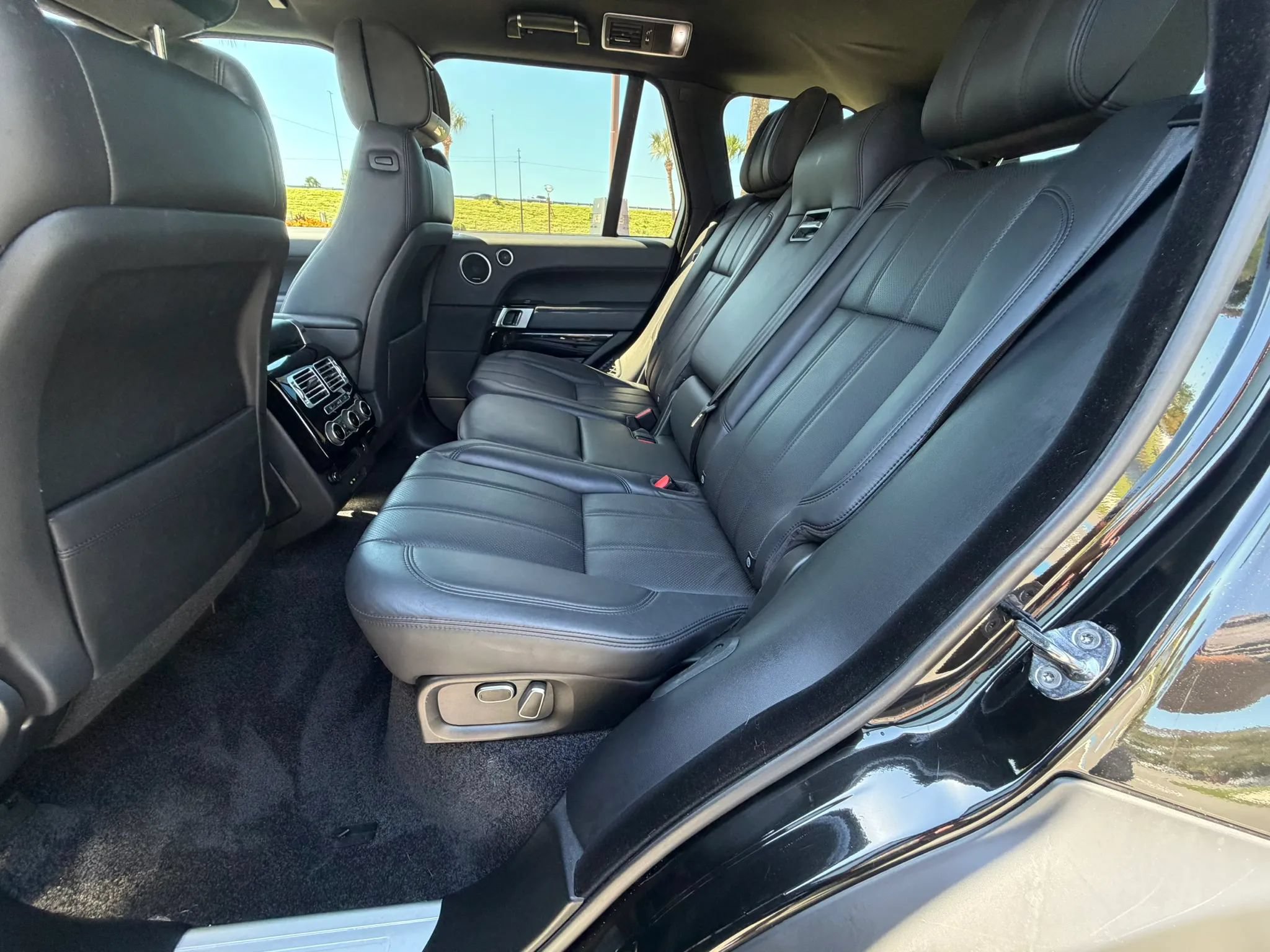 Used 2014 Land Rover Range Rover Supercharged AWD/4WD image 29
