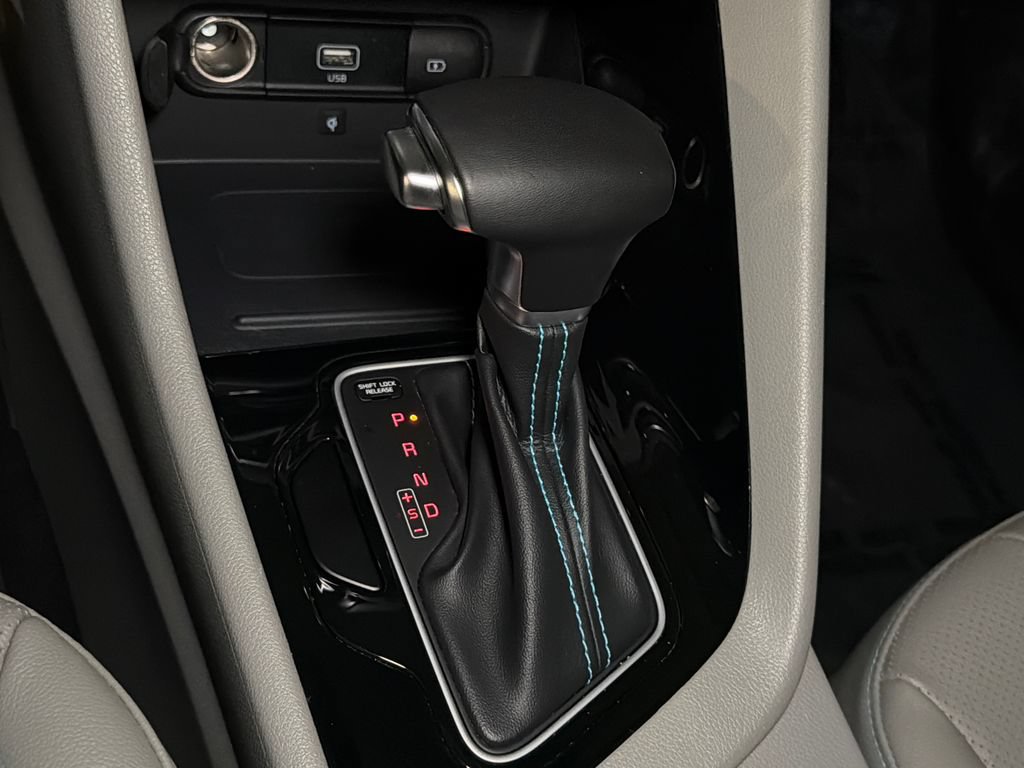 Certified 2022 Kia Niro Touring Special Edition FWD image 31