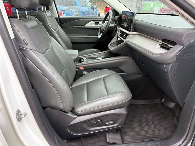 Used 2025 Ford Explorer Active w/ Active Comfort Package image 17