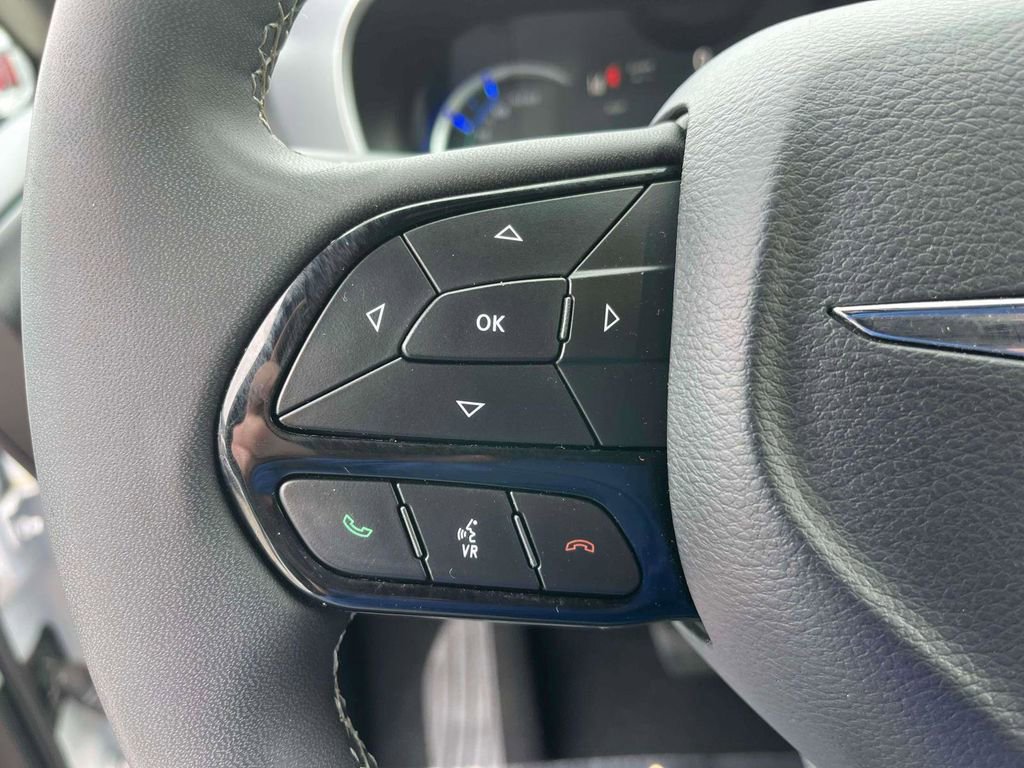 Used 2024 Chrysler Pacifica Limited FWD image 20