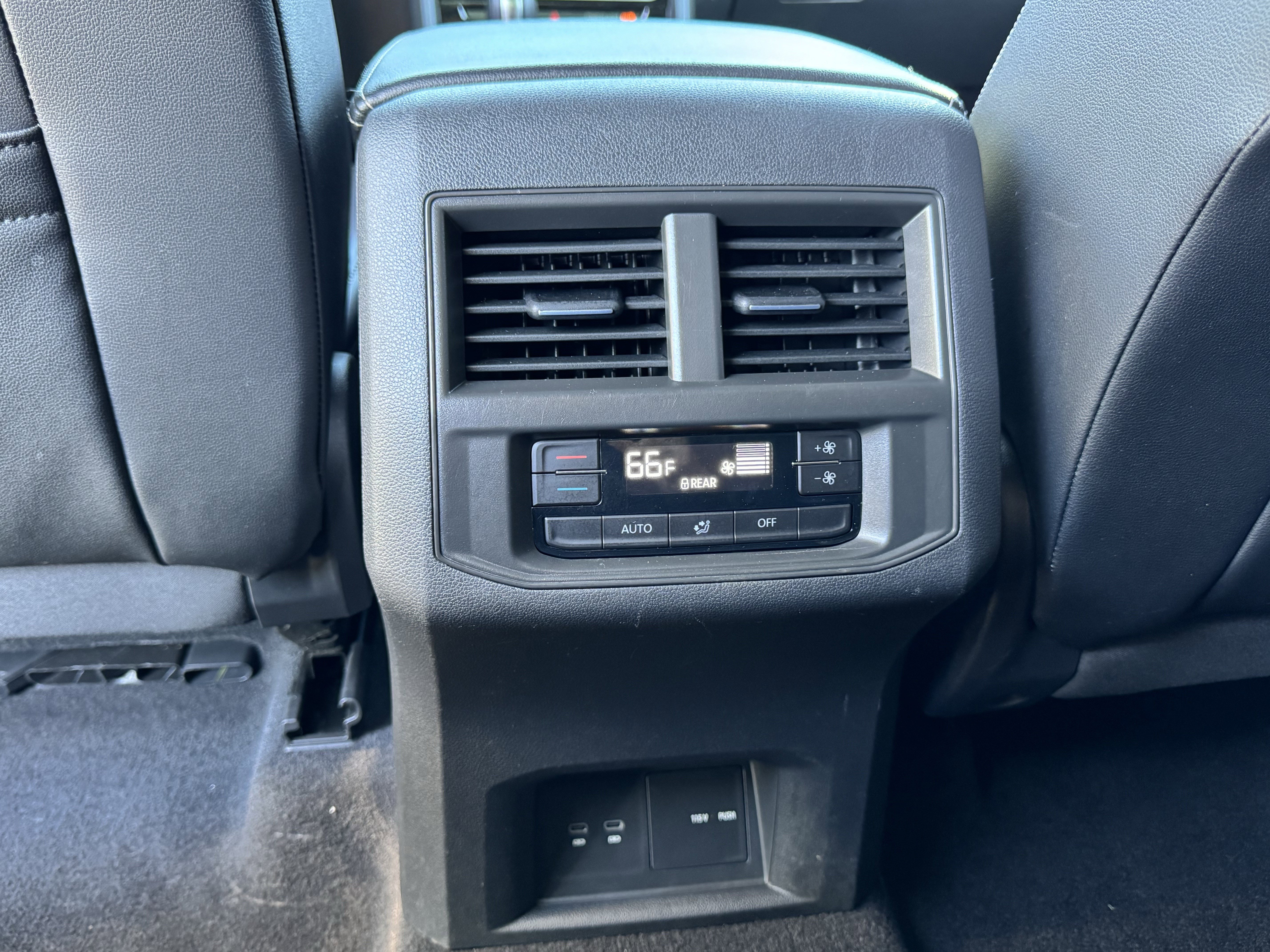 Used 2022 Volkswagen Atlas SE image 34