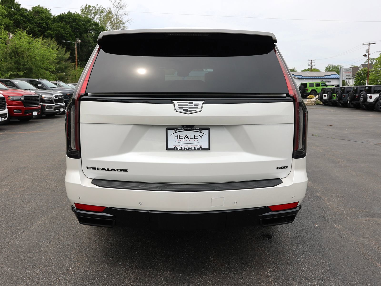 Used 2023 Cadillac Escalade ESV Sport w/ LPO, ONYX Package AWD/4WD image 6