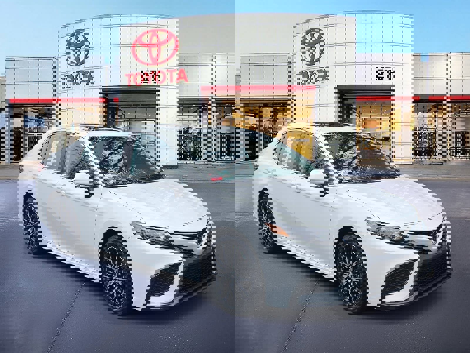 Certified 2022 Toyota Camry SE w/ Convenience Package image 3