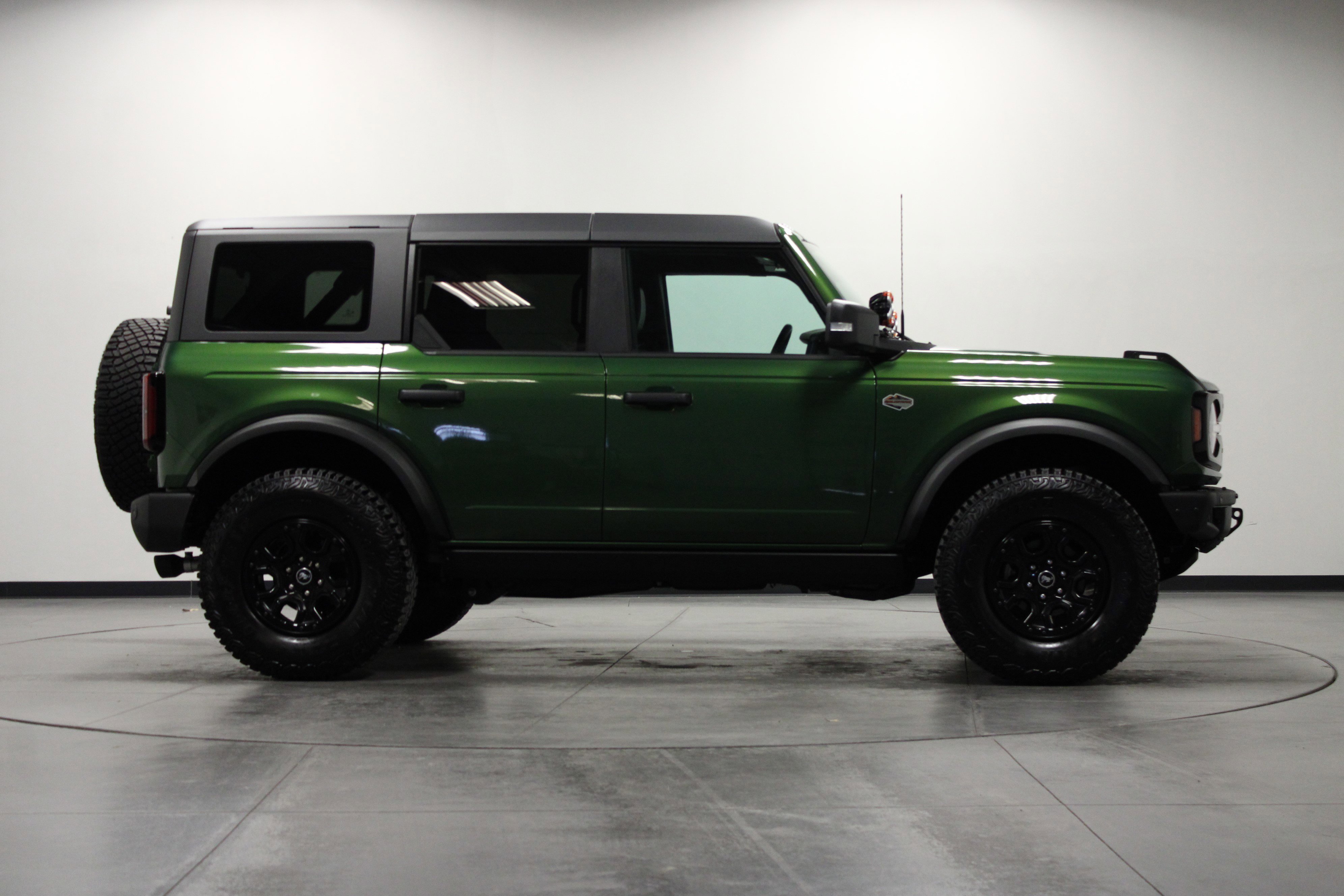 Used 2024 Ford Bronco Wildtrak image 3