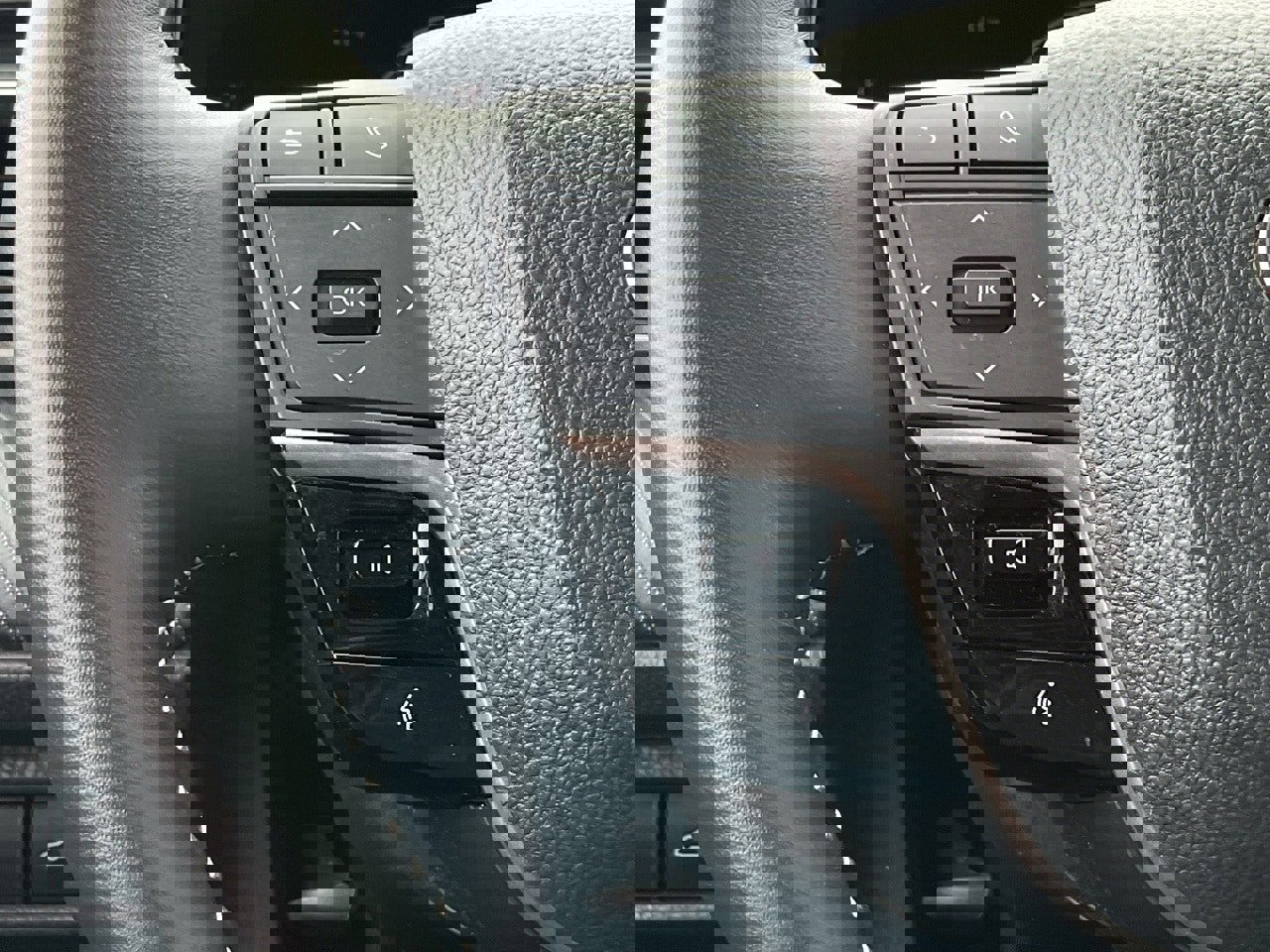 Used 2025 Toyota Camry SE image 21