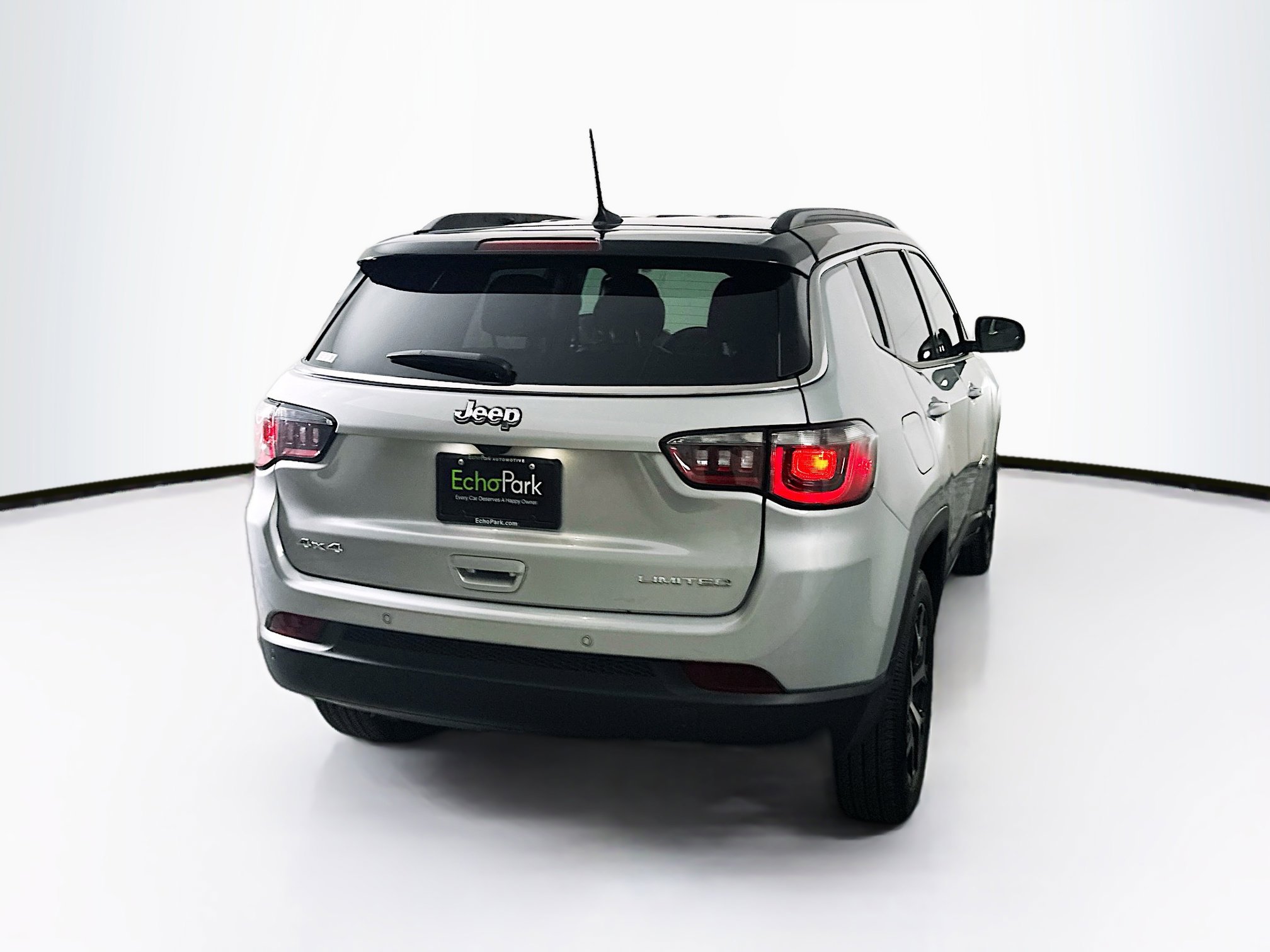 Used 2025 Jeep Compass Limited image 9