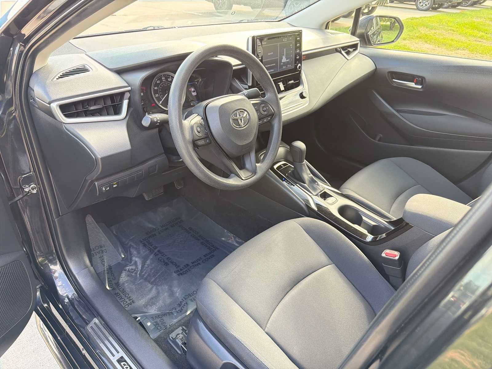 Used 2020 Toyota Corolla LE w/ LE Convenience Package FWD image 2